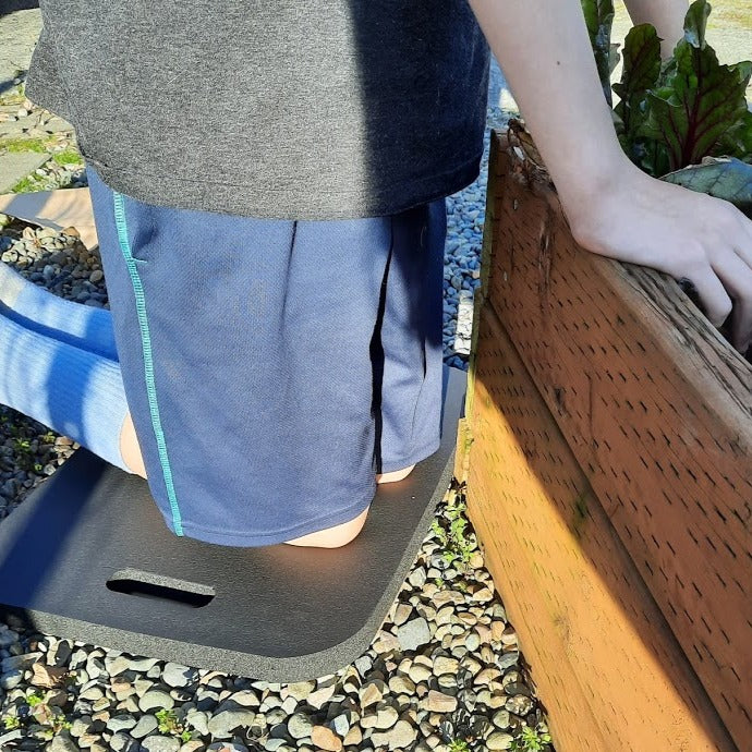Gardener kneeling on the Earth Edge kneeling pad